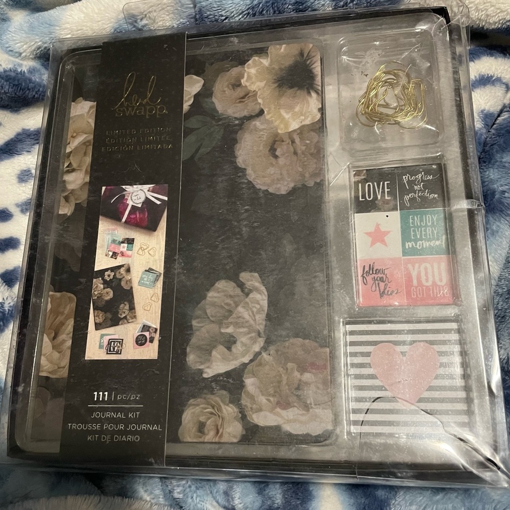 NWT Limited Edition Heidi Swapp Journal kit Scrapbook